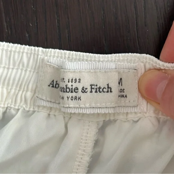 Abercrombie & Fitch Cream Eyelet Drawstring  Shorts, Size M - Picture 4 of 5